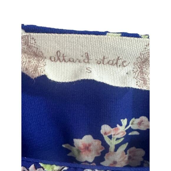 Altar'd State Mackenzie Blue Floral Tied Crop Top w Layered Bell Sleeves - EUC - Picture 6 of 7